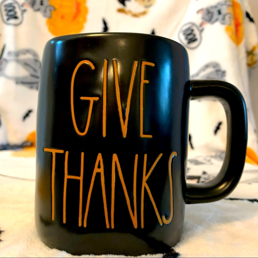 BNWT Rae Dunn Black GIVE THANKS Mug